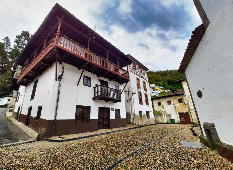 Apartamentos El Cascarin Кангас-дель-Нарсеа Экстерьер фото